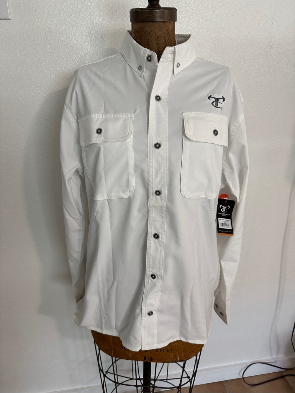 NWT Men's true Timber White Button-Down Work Shirt with Chest Pockets Size M
